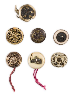 Bild EIN SIEBENTEILIGES KONVOLUT VON NETSUKE IN VERSCHIEDENEN ARTEN