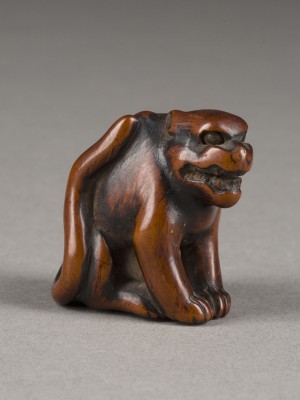 Bild EIN NETSUKE VON EINEM TIGER AUS HOLZ