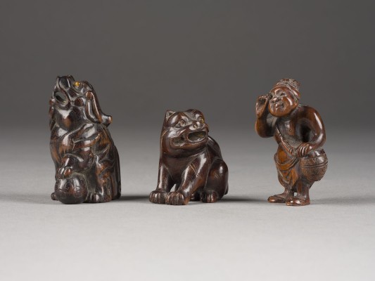 Bild DREI HOLZGESCHNITZTE NETSUKE