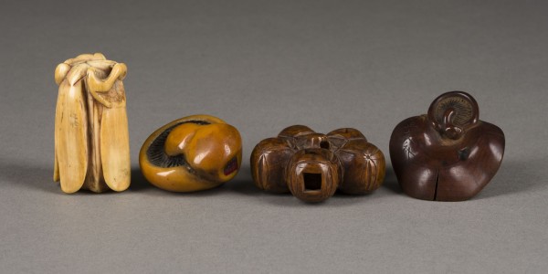 Bild EIN VIERTEILIGES KONVOLUT VON NETSUKE