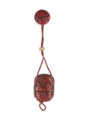 Bild EIN DREITEILIGES GESCHNITZTES ZINNOBER-LACK-INRO MIT NETSUKE UND OJIME