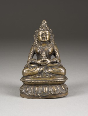 Auktion 148<br>EINE SITZENDE FIGUR DES AMITAYUS AUS BRONZE