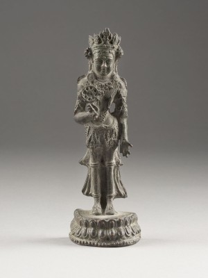 Bild EINE FIGUR VON EINEM BODHISATTVA AUS EINER KUPFERLEGIERUNG