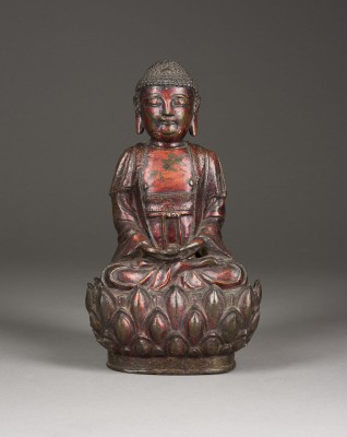 Auktion 148<br>EINE VERGOLDETE UND LACKIERTE FIGUR DES BUDDHA SHAKYAMUNI AUS BRONZE