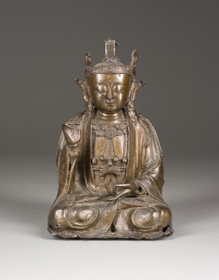 Auktion 148<br>EINE SITZENDE FIGUR VON GUANYIN AUS BRONZE