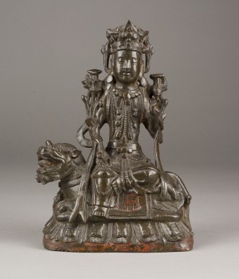 Auktion 148<br>EINE FIGUR VON GUANYIN AUF EINEM LÖWEN AUS BRONZE