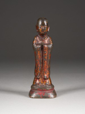 Auction 148<br>EINE BRONZEFIGUR DES LUOHAN ANANDA MIT VERGOLDETER LACKFASSUNG