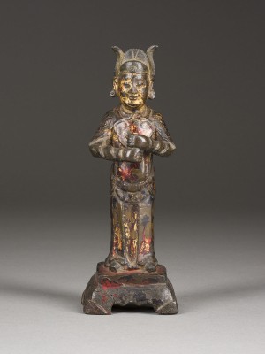 Auction 148<br>EINE VERGOLDETE UND LACKIERTE BRONZEFIGUR VON TIANGUAN
