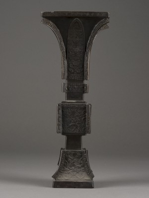 Bild EINE ARCHAISCHE BECHERVASE AUS BRONZE