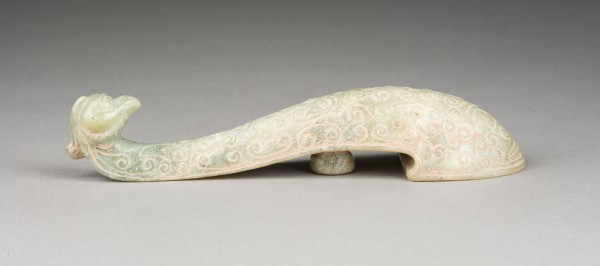 Bild EIN ARCHAISCHER GÜRTELHAKEN AUS GRÜNER JADE