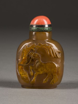 Picture EIN GESCHNITZTES SNUFFBOTTLE AUS ACHAT