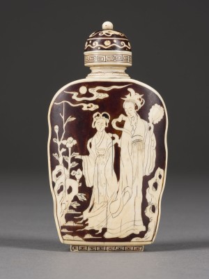 Picture EIN BEMALTES SNUFFBOTTLE MIT FIGURENDARSTELLUNGEN