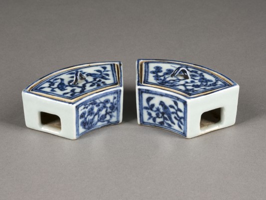 Picture ZWEI BLAU-WEISSE GRILLEN-KÄFIGE UND DECKEL (GUO LONG)