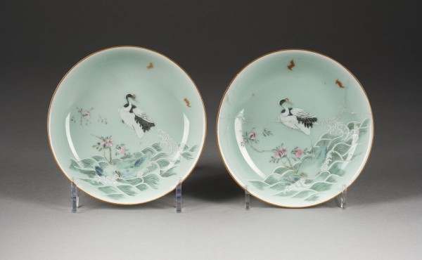 Auction 148<br>EIN PAAR FAMILLE -ROSE-UNTERTASSEN MIT CELADON-GRUND