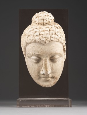 Auction 148<br>EIN KOPF DES BUDDHA AUS STUCK