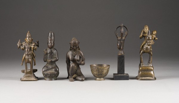 Auction 148<br>EIN SECHSTEILIGES KONVOLUT VON VERSCHIEDENEN BUDDHISTISCHEN OBJEKTEN