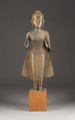 Auction 148<br>EINE STEHENDE BUDDHA-FIGUR AUS BRONZE