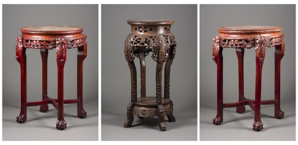 Auction 148<br>DREI IN MARMOR EINGESETZTE HOLZSTÄNDER