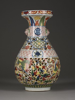 Bild EINE FAMILLE VERTE NETZARTIGE VASE