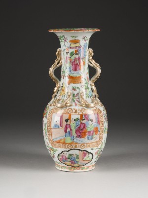 Bild EINE KANTON FAMILLE ROSE-VASE MIT FIGURENDARSTELLUNGEN