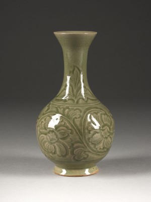 Bild EINE EINGESCHNITTENE VASE VOM YAOZHOU-TYP