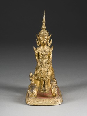 Bild EINE VERGOLDETE FIGUR EINES BUDDHA AUS BRONZE IM RATTANAKOSIN-STIL