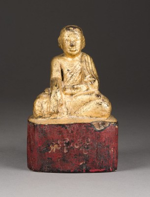 Bild EINE SITZENDE MÖNCHSFIGUR AUS GOLDLACKIERTEM HOLZ