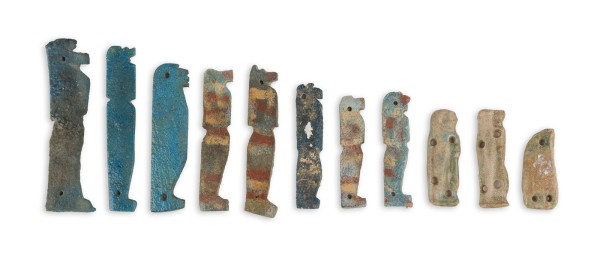 Bild SAMMLUNG VON ELF MUMIEN-AMULETTEN DER VIER HORUSSÖHNE