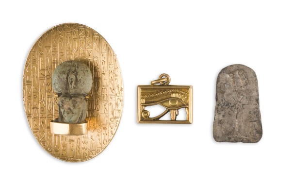Picture BROSCHE MIT DEM KOPF DES HORUS, ANHÄNGER IN FORM DES UDJAT-AUGES UND ANHÄNGER MIT OSIRIS