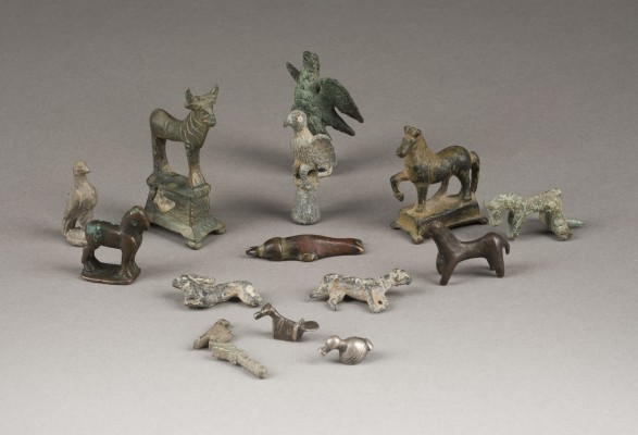 Picture SAMMLUNG VON 14 ANTIKEN TIERFIGUREN