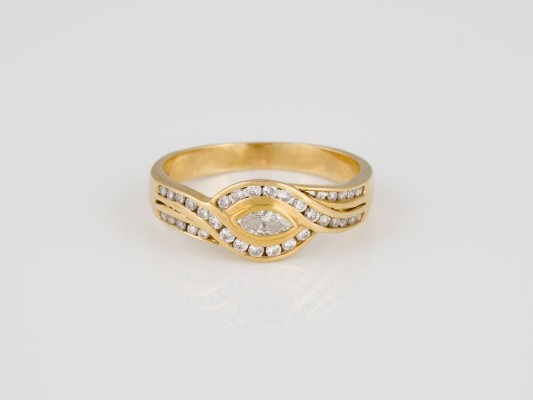 Picture SCHWUNGVOLLER BRILLANT RING