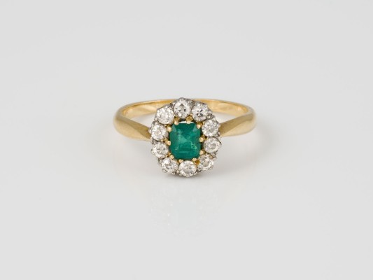 Picture SMARAGD DIAMANT ENTOURAGE RING