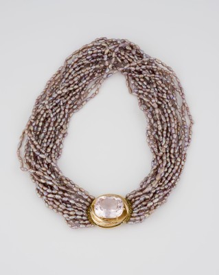Auktion 150<br>EXTRAVAGANTE MORGANIT PERLEN KETTE