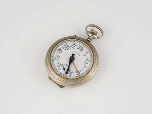 Auktion 150<br>TASCHENUHR MIT WECKERFUNKTION