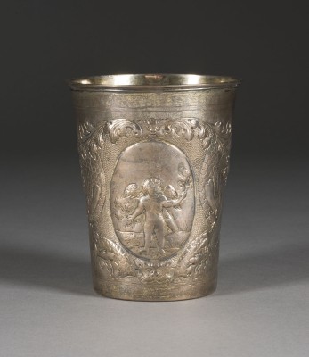 Bild BAROCKER BECHER MIT PUTTI-DEKOR