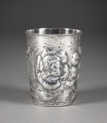 Auktion 150<br>STRASSBURGER BAROCK-BECHER MIT TULPEN UND BLUMEN