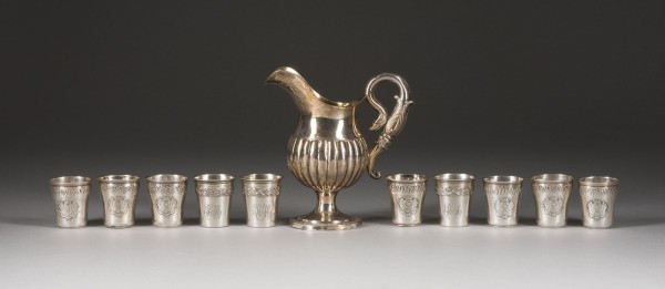 Picture ZEHN SCHNAPSBECHER UND SAHNEKÄNNCHEN