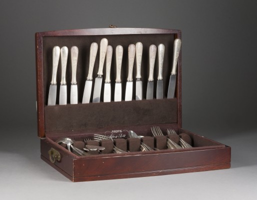 Auktion 150<br>82-TEILIGES BESTECK IN ORIGINALKASTEN
