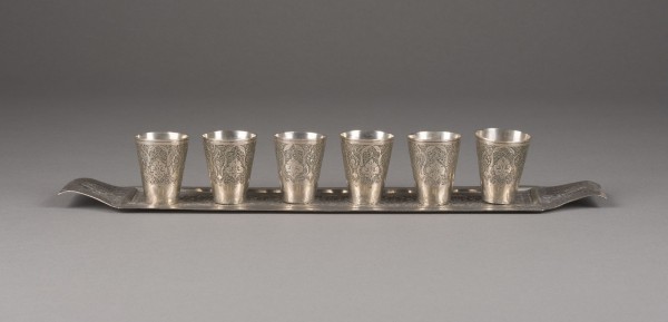 Picture ORIENTALISCHES SILBER-BECHERSET AUF TABLETT