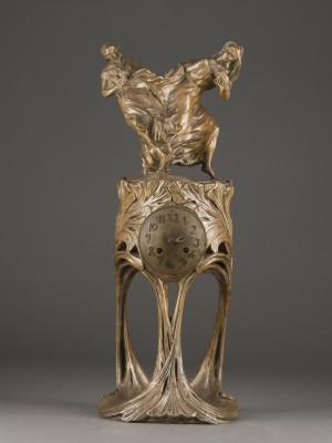 Auction 150<br>SELTENE SIGNIERTE JUGENDSTIL-TISCHUHR