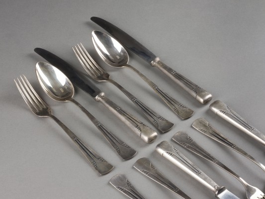 Auction 150<br>JUGENDSTIL-SPEISEBESTECK 'WÜRFELMUSTER' FÜR SECHS PERSON