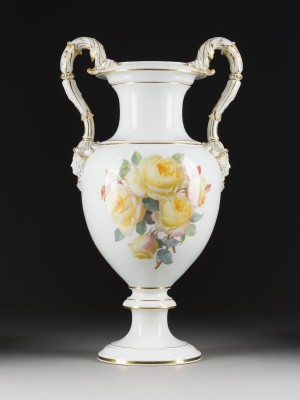 Auction 150<br>HENKELVASE MIT MASKARONS