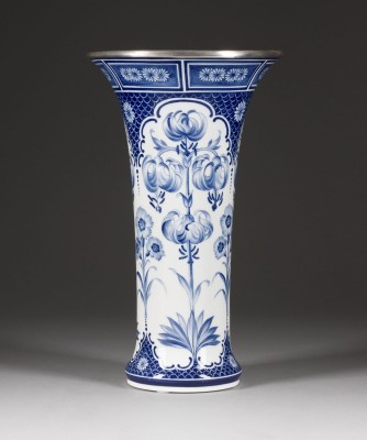 Picture STANGENVASE MIT TÜRKENBUNDLILIEN UND NELKEN