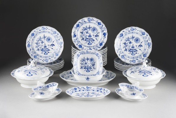 Bild 32-TEILIGES SPEISESERVICE 'ZWIEBELMUSTER'
