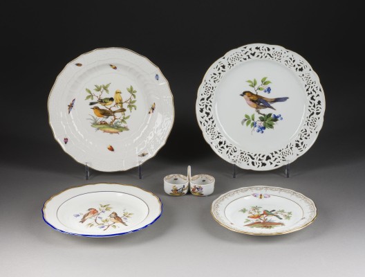 Auction 150<br>FÜNFTEILIGES PORZELLAN-KONVOLUT 'VOGEL- UND INSEKTENDEKOR'