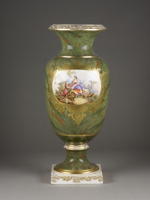 Auktion 150<br>ZIERVASE MIT SCHÄFERSZENE