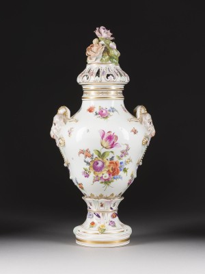 Auction 150<br>POTPOURRI-DECKELVASE