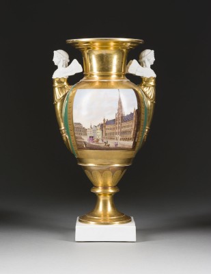 Auction 150<br>AMPHORENVASE MIT ANSICHT DES RATHAUSES IN BRÜSSEL