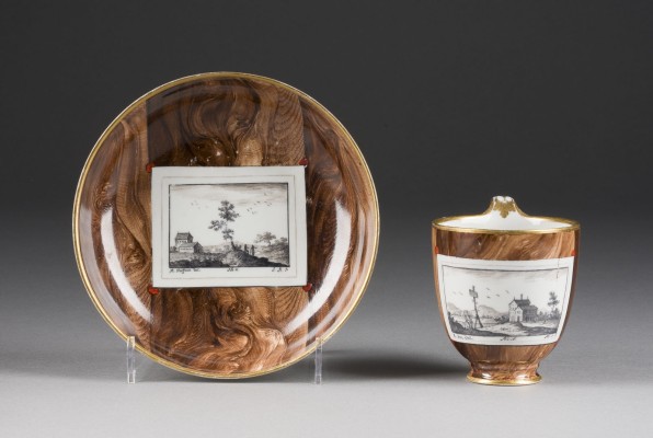 Auction 150<br>ANSICHTENTASSE MIT UNTERTASSE