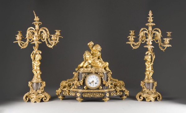 Auction 150<br>PRUNKVOLLES KAMINUHR-ENSEMBLE